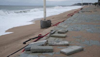 Paseo mar&iacute;timo de Platja d&#039;Aro tras el paso del temporal mar&iacute;timo