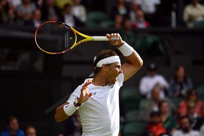 Rafa Nadal en acción durante su partido de primera ronda contra el argentino Francisco Cerundolo, el martes 28 de junio.