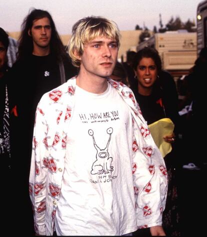 “Não foi um guitarrista virtuoso e não inventou o rock alternativo. Mas seu amor pelos Cheap Trick, Melvins e Kiss lhe deu a dose de metal necessária para conquistar o mundo”, opina a revista ‘Rolling Stone’. Na foto, Kurt Cobain no MTV Awards de 1992.