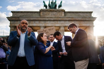 Políticos de Los Verdes y el SPD se manifestaban en Berlín el día 5 en repulsa por la agresión al eurodiputado Matthias Ecke