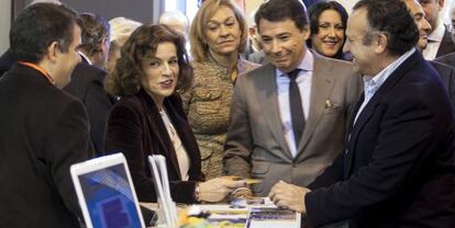 Ana Botella e Ignacio Gonz&aacute;lez visitan Fitur el D&iacute;a de Madrid. / C. de Madrid