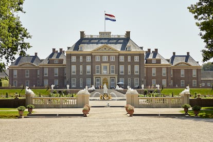 Desde este sábado 22 de abril el palacio de Het Loo, situado en la boscosa localidad de Apeldoorn, se abre al público después de una renovación completa que ha tardado cinco años en concluirse. 