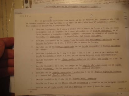 Copia de un informe médico de Anna Maria Aguilella, con un recuento de sus heridas.