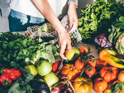 Las frutas, verduras y hortalizas en abundancia son un elemento común de todas las dietas saludables