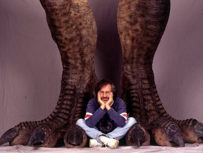 Steven Spielberg, en una foto promocional de &#039;Parque Jur&aacute;sico&#039;, en 1993.