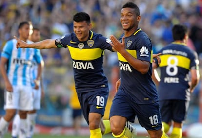 Walter Bou y Frank Fabra celebran el gol que abri&oacute; el marcador.