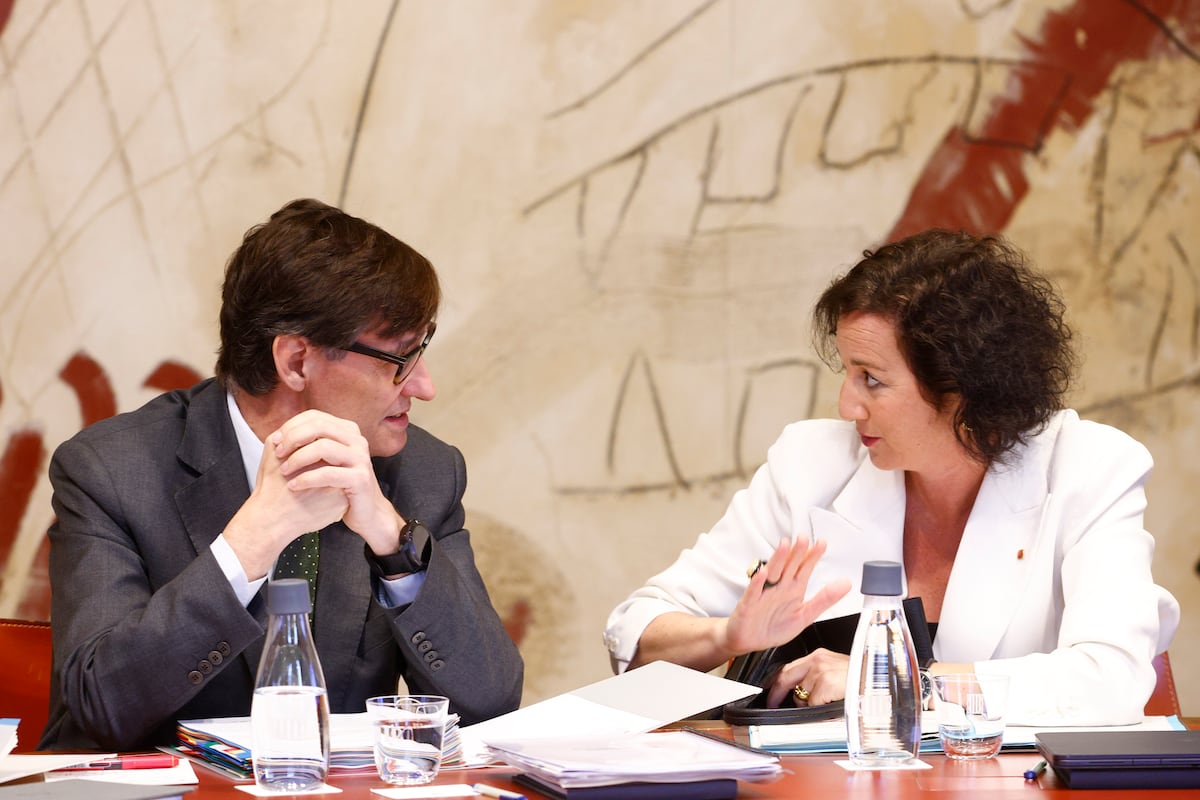 PSC y ERC intensifican los encuentros para salvar las cuentas mientras el Gobierno no se mueve