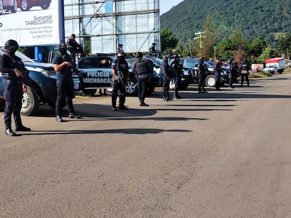 Miembros de la Guardia Nacional y de la policía de Michoacán realizaron un operativo en el municipio de Tangamandapio.