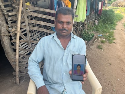 Hera displays a photo of his niece, Sakari, who disappeared four years ago, on October 10, 2023 in Alirajpur.