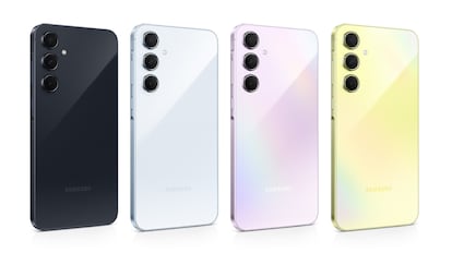 El móvil Samsung Galaxy A55 también presenta descuento en el verano de 2024 y se vende en varios colores.