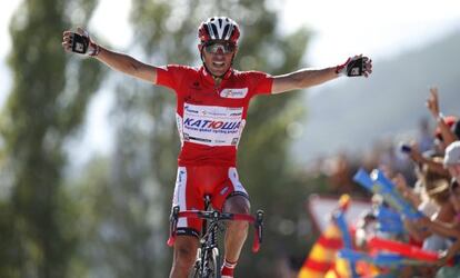 Joaquim Rodriguez en el momento de cruzar la línea de meta.