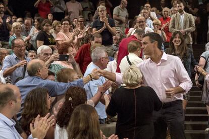 El líder del PSOE, Pedro Sánchez, en un acto del PSC en Santa Coloma de Gramenet.