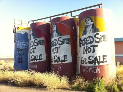 Pintadas de los activistas en contra del proyecto turístico del Gran Cañón del Colorado.