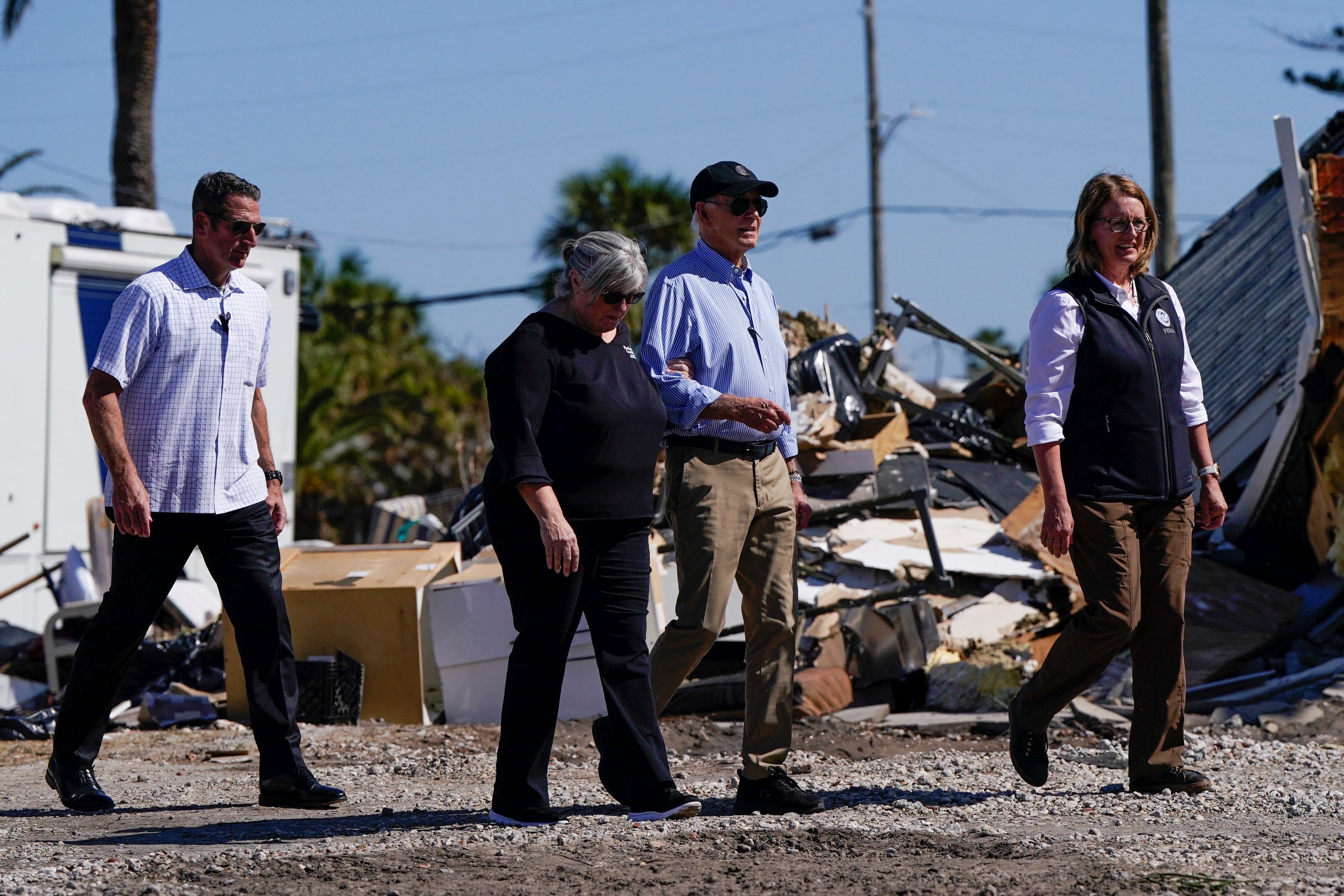 Biden visita Florida tras los huracanes: “Nos unimos no como demócratas o republicanos, sino como americanos”