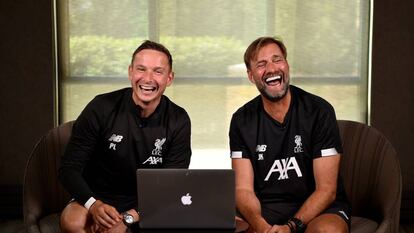 Lijnders y Klopp posan durante una entrevista el pasado verano en Indiana (EE UU).