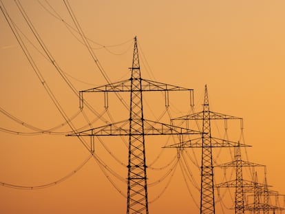 Torres de Alta Tensión eléctricas en Baden-Württemberg, Schömberg, Alemania, en agosto de 2024.