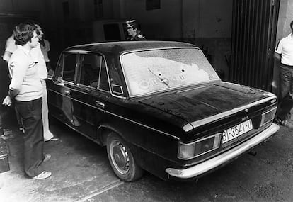 Seat 124 tiroteado por varios individuos con metralletas el 24 de junio de 1981. En el atentado fallecieron en el acto Iñaki Ibargutxi y Juan Manuel Martínez, y resultó herido grave Conrado Martínez, que falleció nueve meses después.