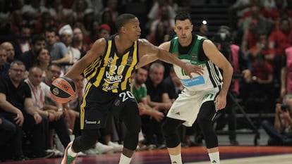 Hall, ante Sloukas.