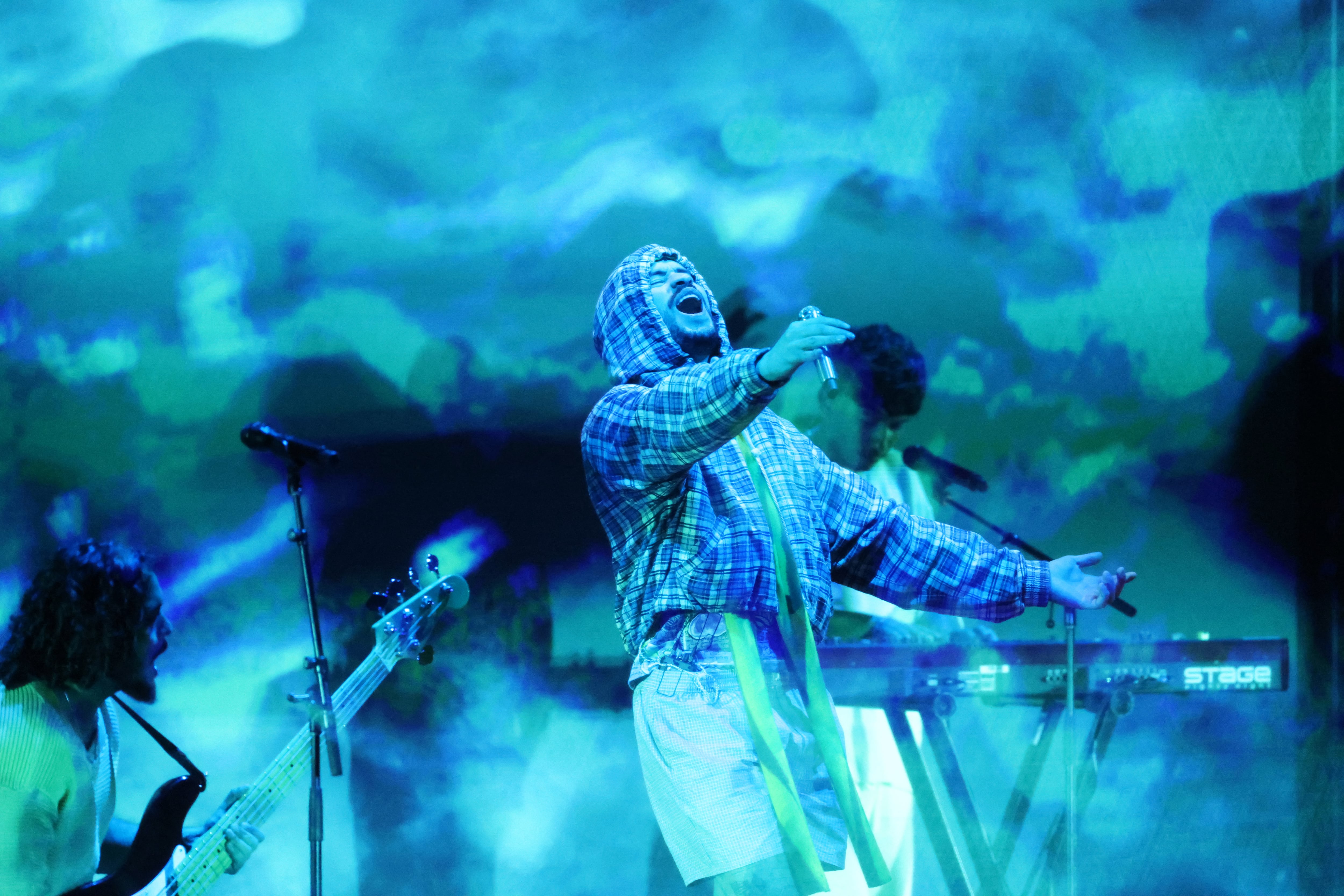 Fallas técnicas, poderío mexicano y disculpas por el “robo” a Bad Bunny: los momentos más virales de los Latin Grammy 2025