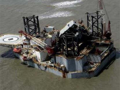 Una plataforma del golfo de México tras el Katrina.