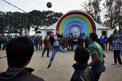 Partido de voleibol en Katmandú (Nepal). 