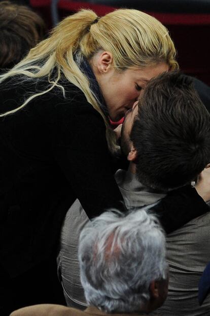 En terreno nacional tenemos que destacar el beso de estos dos tortolitos, Shakira y Gerard Piqué, que además acaban de ser padres de un bebé llamado Milan.