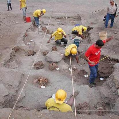 Excavaciones en el cementerio inca cercano a Lima