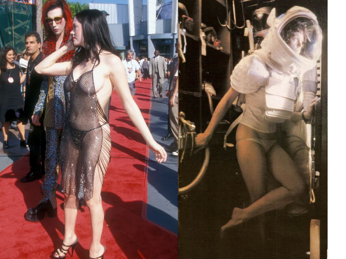 El cine ha sido precursor del 'pantless':  Rose McGowan en los VMA’s del 98 y Sigourney Weaver en la película 'Alien'.