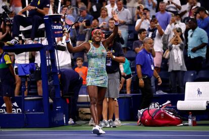 Gauff celebra su victoria contra Potapova en la pista Louis Armstrong.