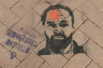 Pintada de un colectivo feminista contra Abascal en Castellón.