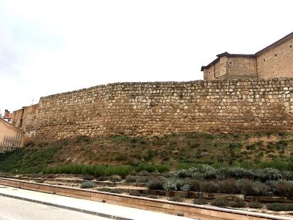 Tramo visible de las murallas de Almazán (Soria).