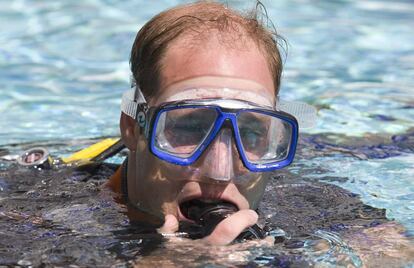 Guillermo de Inglaterra, que antes de iniciar sus vacaciones, ha realizado unas prácticas de buceo en el BSAC de Londres.