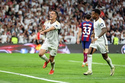 Lucas Vázquez celebra el gol del 2-2, este domingo.