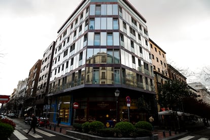 Edificio de la calle de Claudio Coello 73, en Madrid, donde el empresario venezolano Omar Farías es propietario de siete viviendas de lujo.