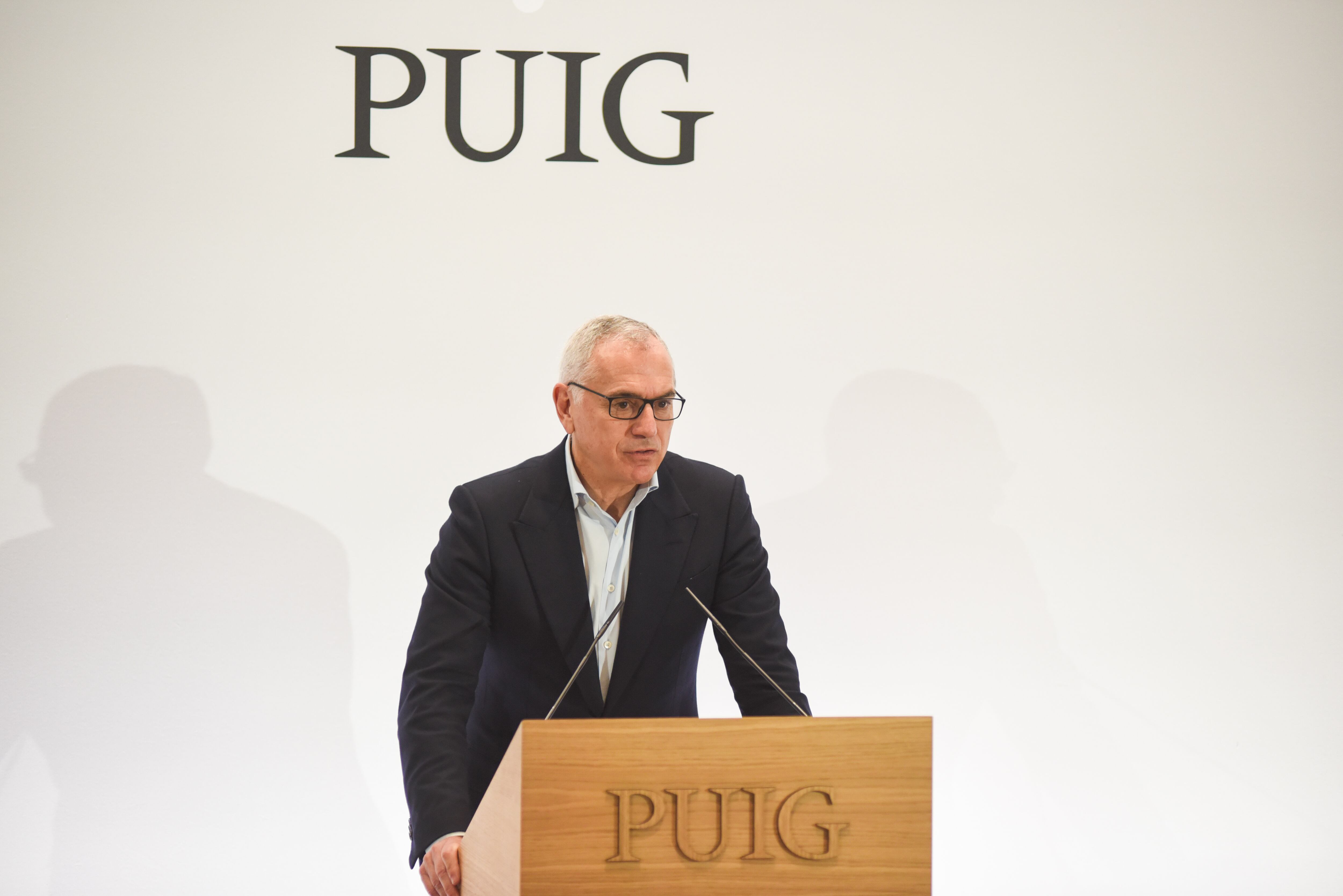 Puig logró mantener las ventas entre enero y marzo a la espera de las conversaciones con Estée Lauder