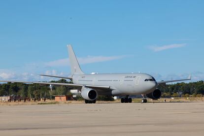 Aterrizaje del primero de los dos aviones militares enviados a Líbano, el 3 de octubre en la base aérea de Torrejón de Ardoz.