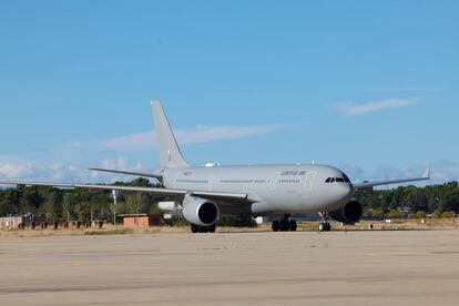 Aterrizaje del primero de los dos aviones militares enviados a Líbano, el 3 de octubre en la base aérea de Torrejón de Ardoz. 
