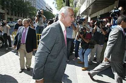 Javier Arenas, hasta ahora secretario general del PP, a su llegada a la reunión del comité ejecutivo.