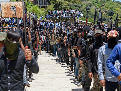 El grupo de Autodefensas "Los Machetes" durante su presentación ante 86 comunidades en el municipio de Pantelho, en julio de 2021.