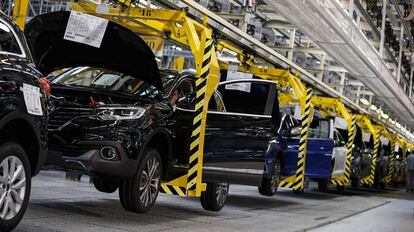  Una línea de montaje en la fábrica de Renault en Palencia. 