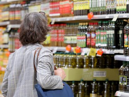DVD 1218 FDA (21-06-24) lineales de aceite de oliva en el supermercado Eroski del centro comercial de Artea en Leioa Bizkaia