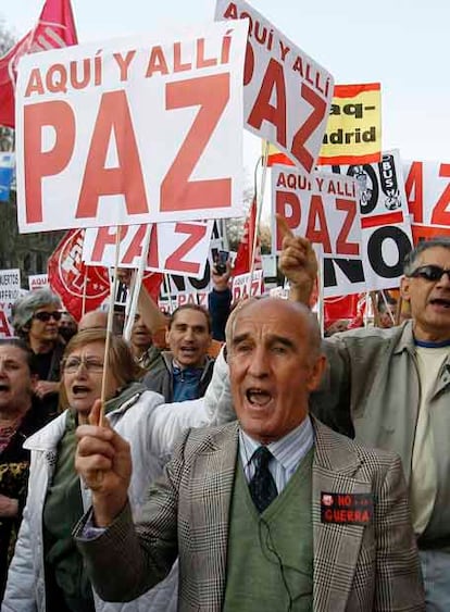 La marcha de Madrid ha sido la más numerosa de las celebradas en ciudades españolas. Unas 400.000 personas, según los organizadores, se han sumado a la jornada de protesta que se vive en numerosos países del mundo para que termine el conflicto de Irak.