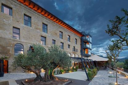 Terraza del hotel Palacio Tondón, en Briñas (La Rioja).