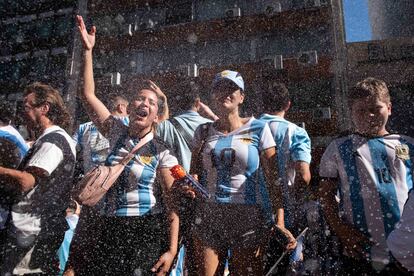 Los argentinos salieron a las calles para festejar su triunfo ante Francia.