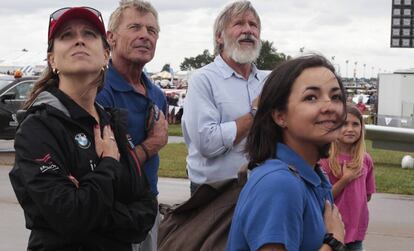 Harisson Ford junto al resto de participantes en la Experimental Aircraft Associations AirVenture.