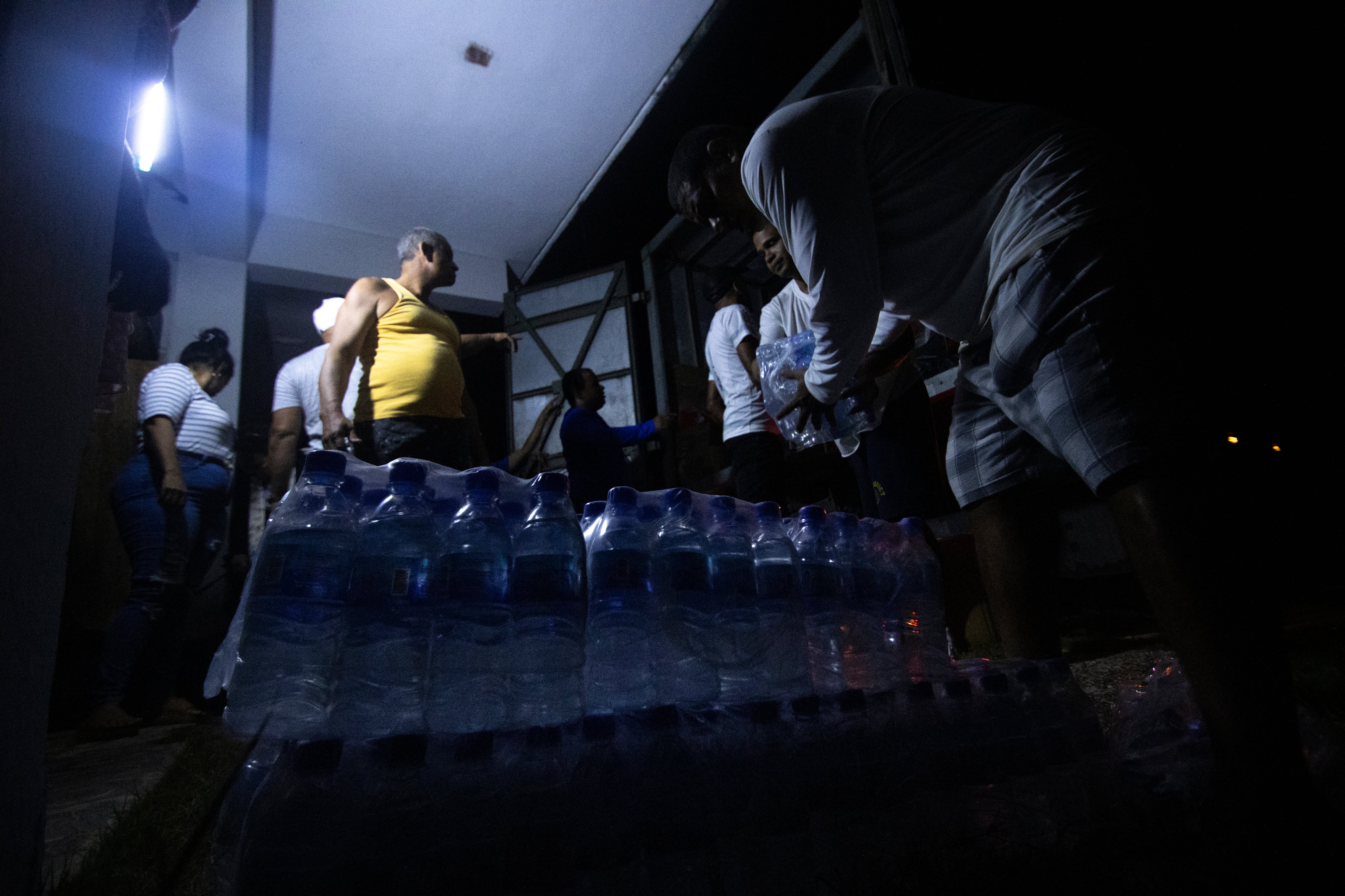 Los habitantes del municipio Río Cauto reciben ayuda humanitaria.