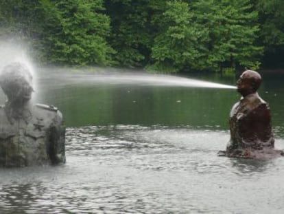 Spitting Image, busto de bronce de Franco y Stalin