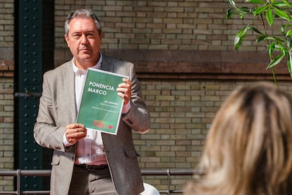 El secretario del PSOE-A, Juan Espadas, durante la presentación del programa marco para el congreso regional de noviembre, en Sevilla.