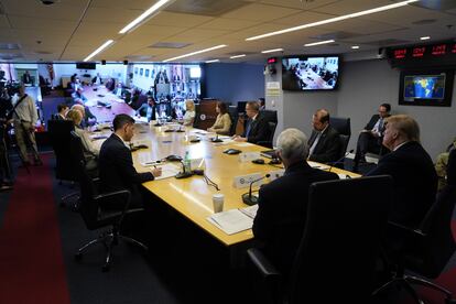 El presidente de Estados Unidos atiende por teleconferencia a los gobernadores federales.