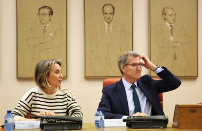 El líder del PP, Alberto Núñez Feijóo, preside la reunión plenaria del Grupo Popular del Congreso y Senado, este martes en el Congreso de los Diputados en Madrid.
